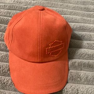 New Harley Davidson hat. Color is more of a burnt orange.